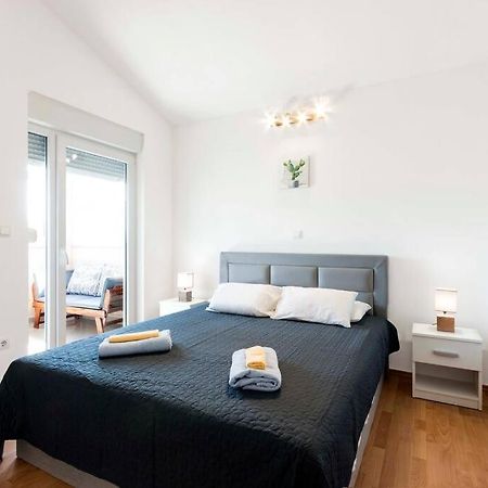 Cozy Apartment With Private Parking ميدولين المظهر الخارجي الصورة