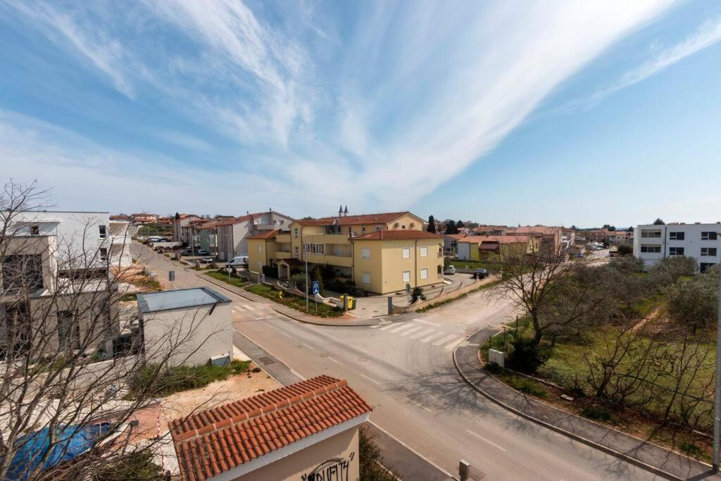Cozy Apartment With Private Parking ميدولين المظهر الخارجي الصورة