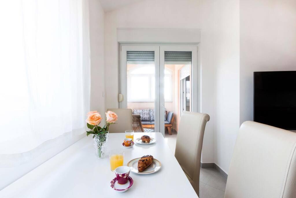 Cozy Apartment With Private Parking ميدولين المظهر الخارجي الصورة