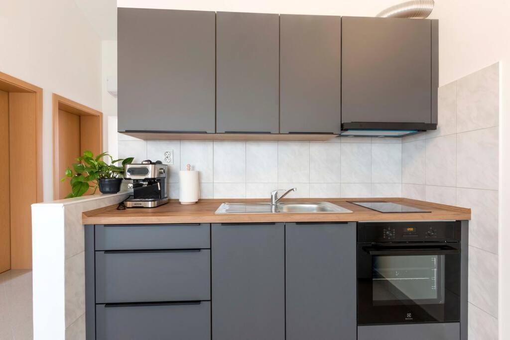 Cozy Apartment With Private Parking ميدولين المظهر الخارجي الصورة